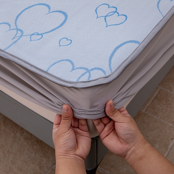 91家纺网 家纺一手货源 找家纺 凌云家纺  2025新款提花凉感冰丝席床笠款三明治凉席三件套 心海-蓝