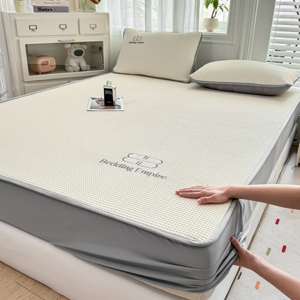 2025年新款乙纶华夫格刺绣熊猫漫野冰豆豆系列 珍珠白-床笠款