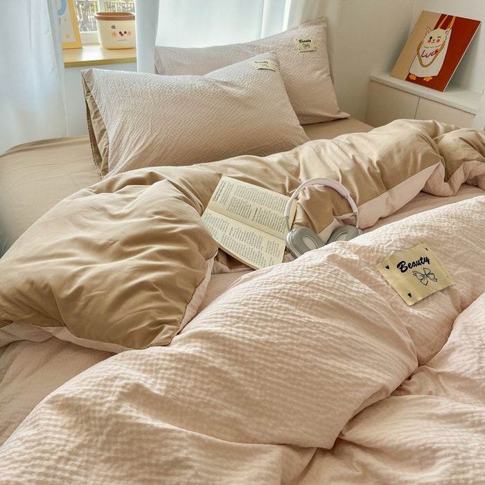 91家纺网 家纺一手货源 找家纺 桃心家居 2025新款A类韩系亲肤软糯甜格泡泡水洗棉撞色奶呼呼织标蝴蝶少女四件套 泡泡水洗棉-甜格奶咖