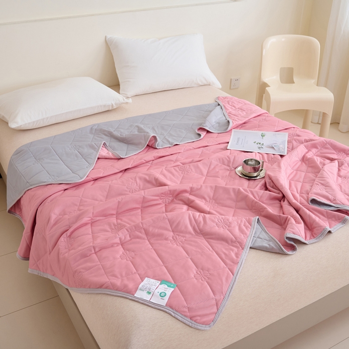 91家纺网 家纺一手货源 找家纺 畅销被业 2025新款A类凉感丝纯色压花夏被系列直播外贸跨境 豆沙