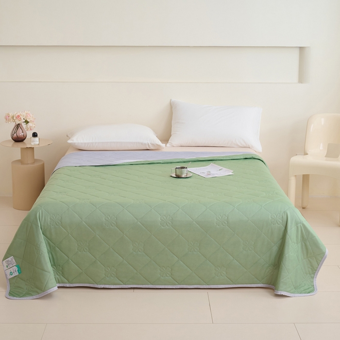 91家纺网 家纺一手货源 找家纺 畅销被业 2025新款A类凉感丝纯色压花夏被系列直播外贸跨境 果绿