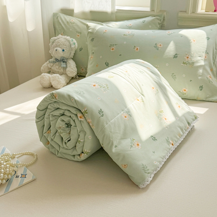 91家纺网 家纺一手货源 找家纺 慕尚家纺 2025新款水洗棉花边工艺羽丝棉卡通系列夏被 夏日蝴蝶