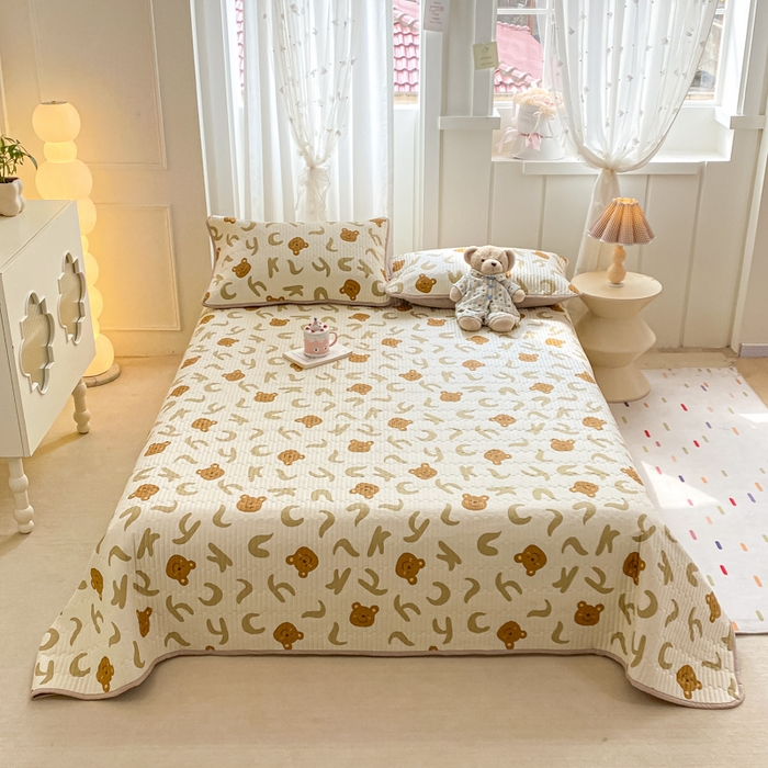 91家纺网 家纺一手货源 找家纺 顺顺家纺 2025新款全棉卡通夹棉床盖 熊熊降临