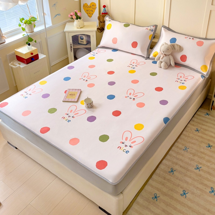 91家纺网 家纺一手货源 找家纺 富馨莱 2025新款床笠款冰藤印花凉席A类抗菌冰丝席支持定制尺寸 圆点兔兔