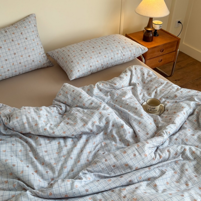 91家纺网 家纺一手货源 找家纺 曲之慕2025新款A类母婴级有氧全棉纯棉双层纱印花四件套 韩系小熊-兰