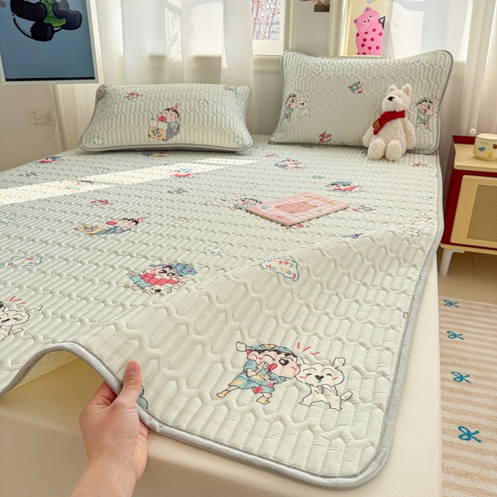 91家纺网 家纺一手货源 找家纺 慕尚家纺  2025春夏新款乳胶凉席水洗棉夏被夏凉被空调被三件套四件套 蜡笔小新