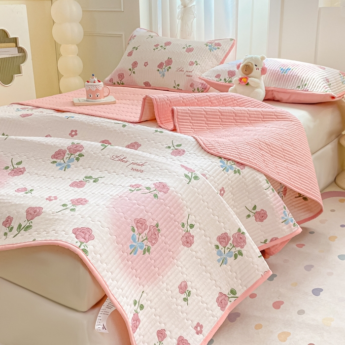 91家纺网 家纺一手货源 找家纺 顺顺家纺 2025新款全棉卡通夹棉床盖 浪漫小花