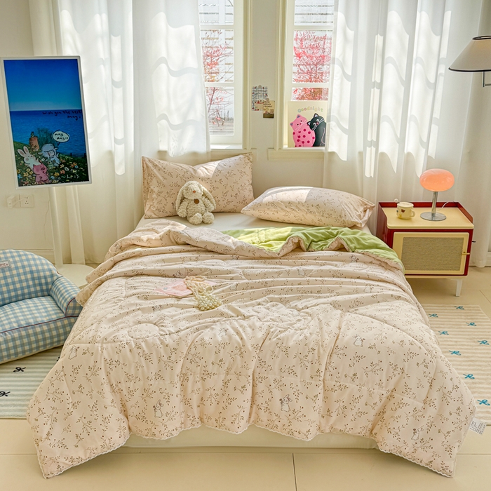 91家纺网 家纺一手货源 找家纺 慕尚家纺 2025新款水洗棉花边工艺羽丝棉卡通系列夏被 兔宝宝