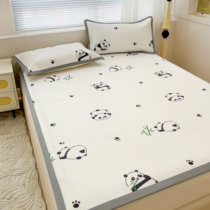 91家纺网 家纺一手货源 找家纺 富馨莱 2025新款平铺款冰藤印花凉席A类抗菌冰丝席支持定制尺寸 熊猫胖胖