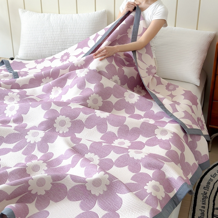 91家纺网 家纺一手货源 找家纺 2025新款A类纯棉针织三层纱提花多功能毯 紫色-愿景