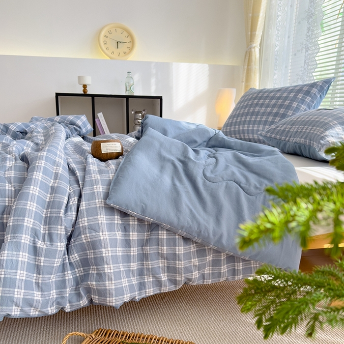 91家纺网 家纺一手货源 找家纺 2025新款无印风夏被 蓝大格