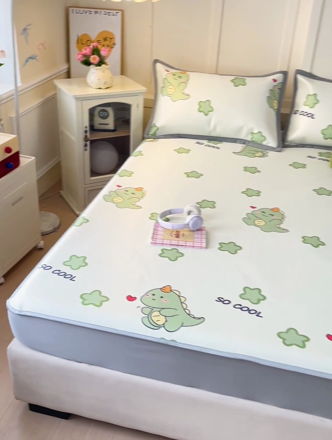 91家纺网 家纺一手货源 找家纺 富馨莱 2025新款床笠款冰藤印花凉席A类抗菌冰丝席支持定制尺寸 小萌龙