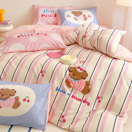 91家纺网 家纺一手货源 找家纺 （总）花言狐语 2025新款13372全棉印花毛巾绣四件套（提供买家秀）