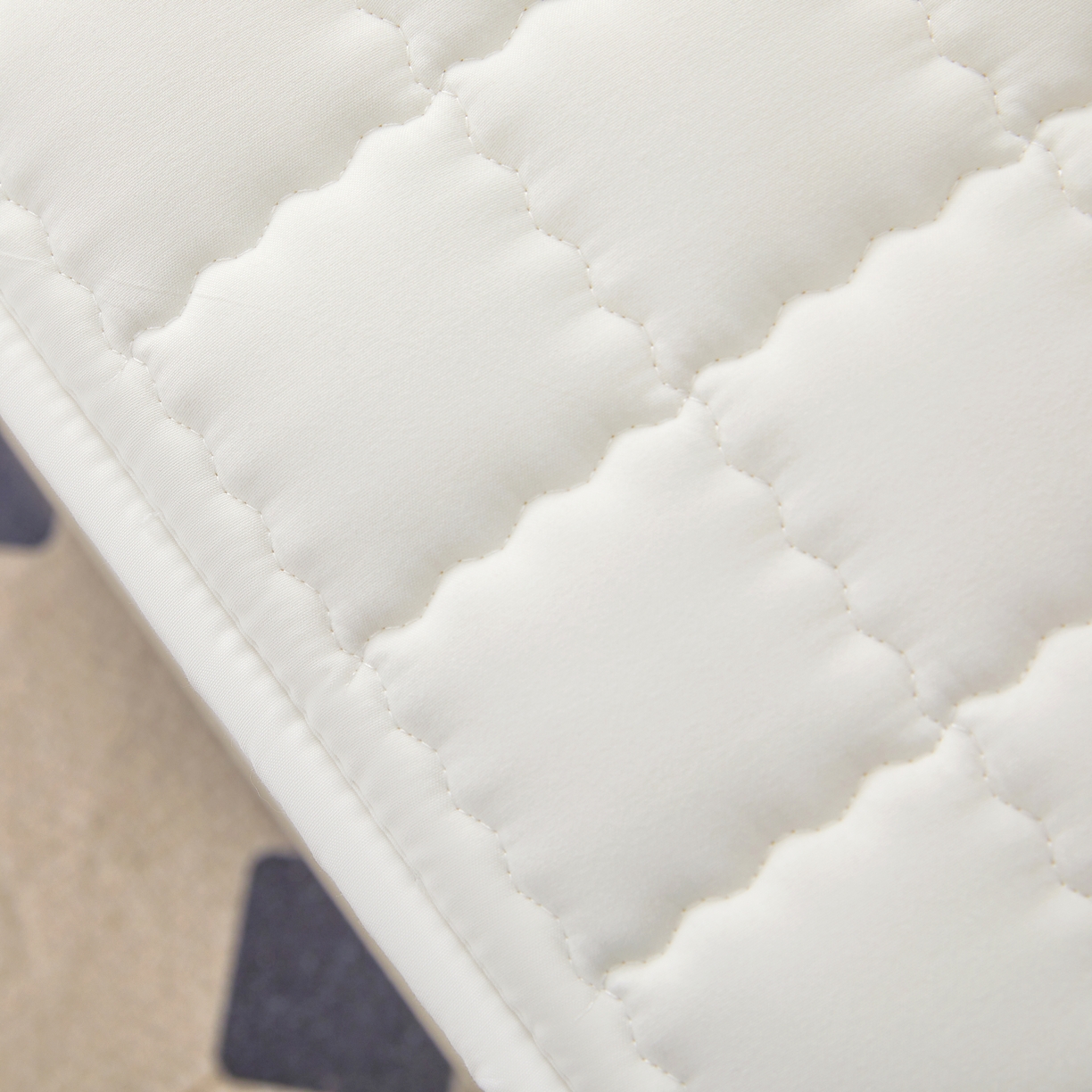 91家纺网 家纺一手货源 找家纺 欧邦 2025新款可拆卸六面全包夹棉床笠 单面夹棉-本白