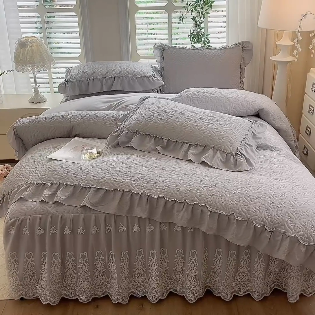 91家纺网 家纺一手货源 找家纺 2025新款A类华夫格大豆棉床裙四件套-梦幻花园 梦幻花园-灰