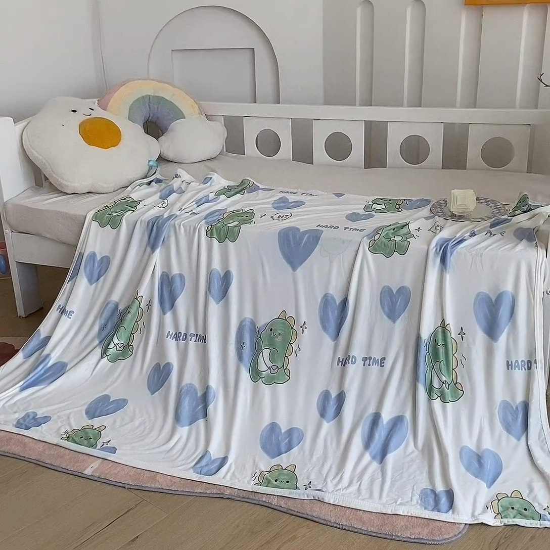 91家纺网 家纺一手货源 找家纺 2026新款儿童针织多功能盖毯 爱心布卡龙