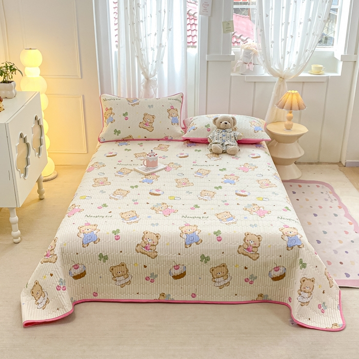 91家纺网 家纺一手货源 找家纺 顺顺家纺 2025新款全棉卡通夹棉床盖 小熊莫尼