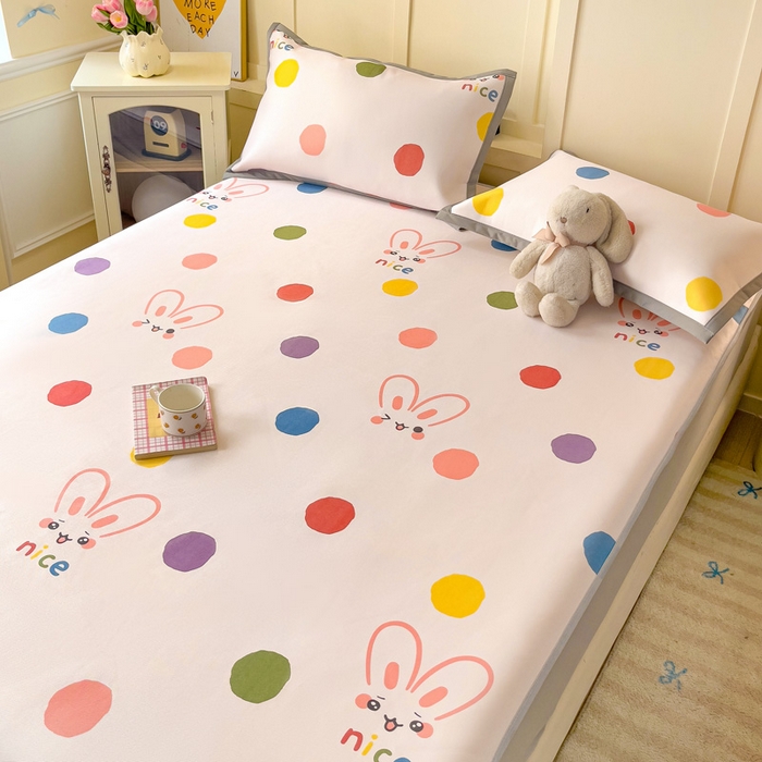 91家纺网 家纺一手货源 找家纺 富馨莱 2025新款床笠款冰藤印花凉席A类抗菌冰丝席支持定制尺寸 圆点兔兔