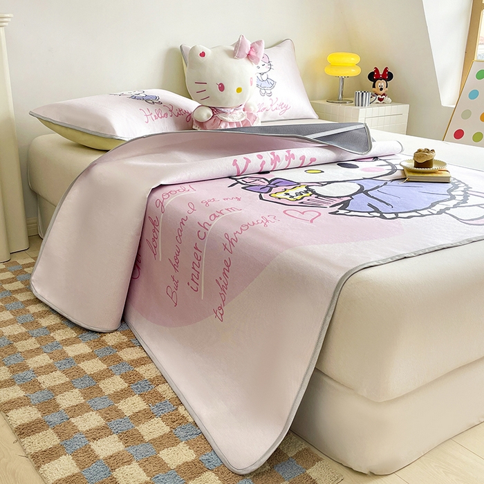 91家纺网 家纺一手货源 找家纺 米帛家纺 2025新款 A类大版三丽鸥冰藤席-床席款 香水凯蒂猫