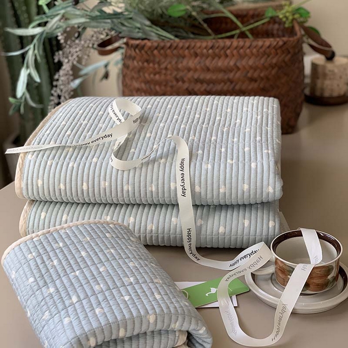 91家纺网 家纺一手货源 找家纺 汇庭 2025新款蔓莎床盖三件套系列-实拍 小爱心兰