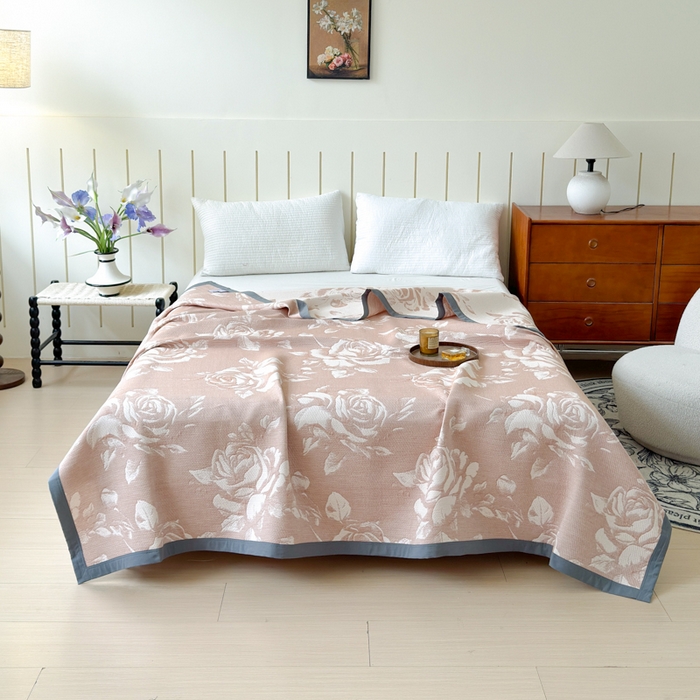 91家纺网 家纺一手货源 找家纺 2025新款A类纯棉针织三层纱提花多功能毯 粉色-玫瑰