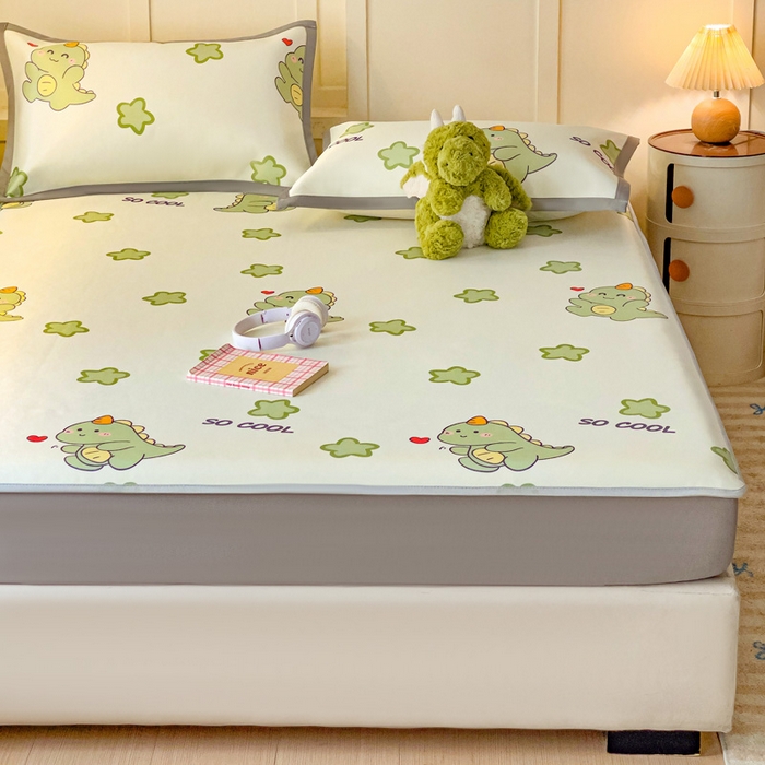 91家纺网 家纺一手货源 找家纺 富馨莱 2025新款床笠款冰藤印花凉席A类抗菌冰丝席支持定制尺寸 小萌龙