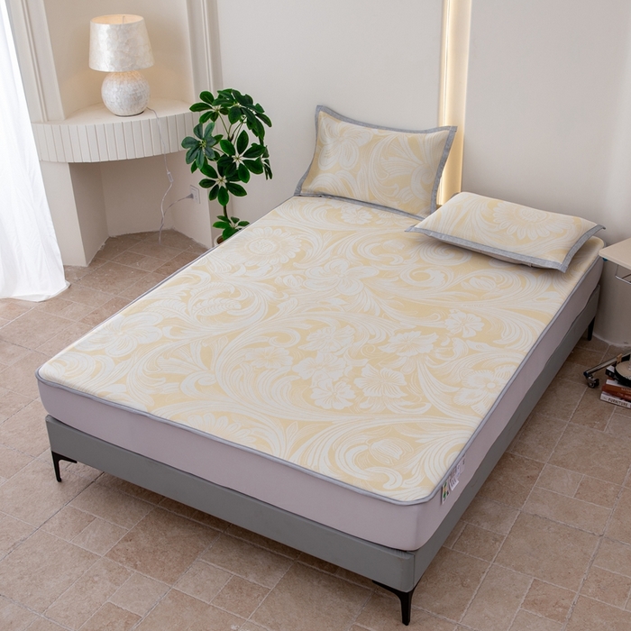 91家纺网 家纺一手货源 找家纺 凌云家纺  2025新款提花凉感冰丝席床笠款三明治凉席三件套 萱花-金