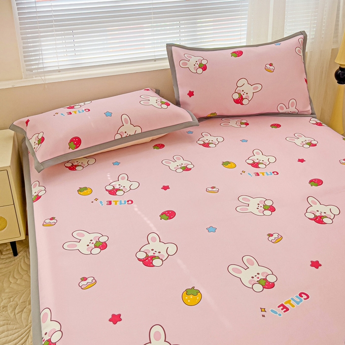 91家纺网 家纺一手货源 找家纺 富馨莱 2025新款平铺款冰藤印花凉席A类抗菌冰丝席支持定制尺寸 甜心兔