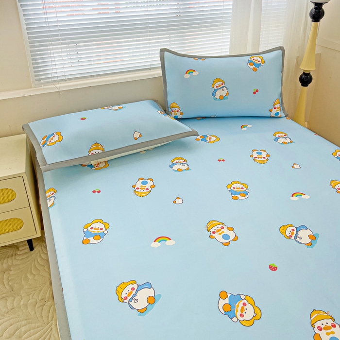 91家纺网 家纺一手货源 找家纺 富馨莱 2025新款平铺款冰藤印花凉席A类抗菌冰丝席支持定制尺寸 开心鸭