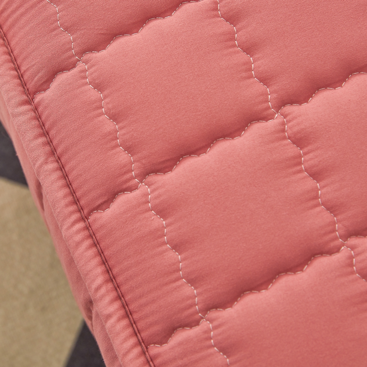 91家纺网 家纺一手货源 找家纺 欧邦 2025新款可拆卸六面全包夹棉床笠 五面夹棉-朱玉粉