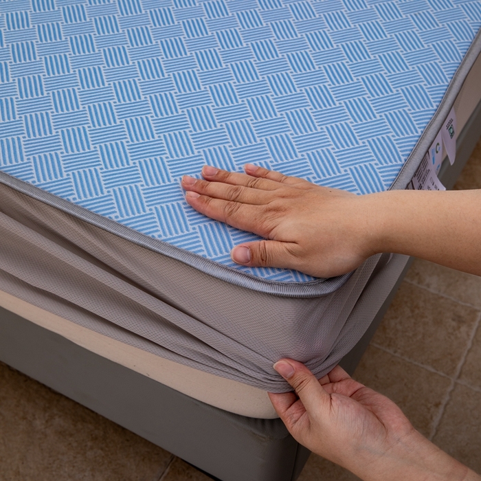 91家纺网 家纺一手货源 找家纺 凌云家纺  2025新款提花凉感冰丝席床笠款三明治凉席三件套 菱格-蓝