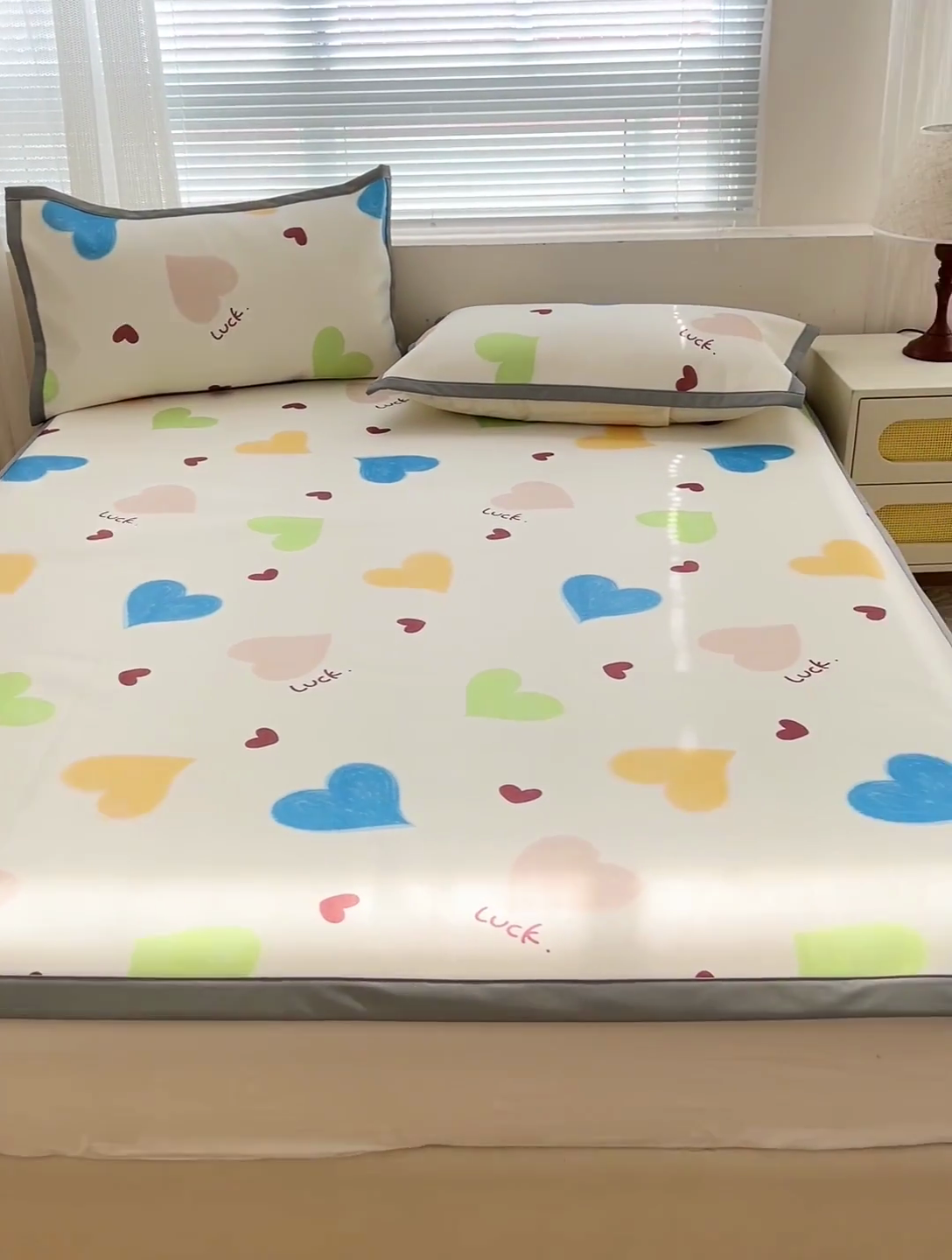 91家纺网 家纺一手货源 找家纺 富馨莱 2025新款平铺款冰藤印花凉席A类抗菌冰丝席支持定制尺寸 心意满满