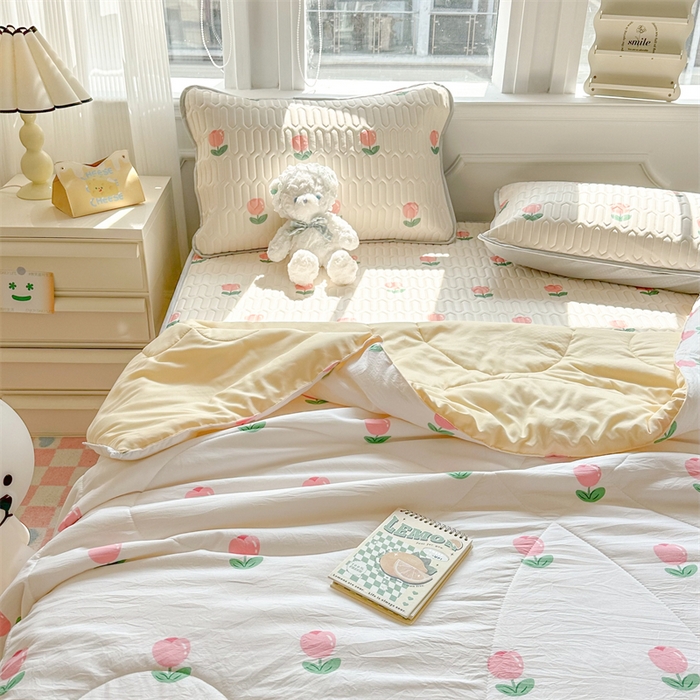 91家纺网 家纺一手货源 找家纺 慕尚家纺  2025春夏新款乳胶凉席水洗棉夏被夏凉被空调被三件套四件套 郁金香