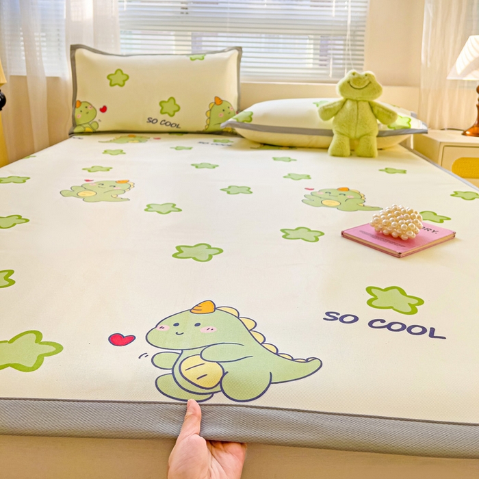 91家纺网 家纺一手货源 找家纺 富馨莱 2025新款平铺款冰藤印花凉席A类抗菌冰丝席支持定制尺寸 小萌龙