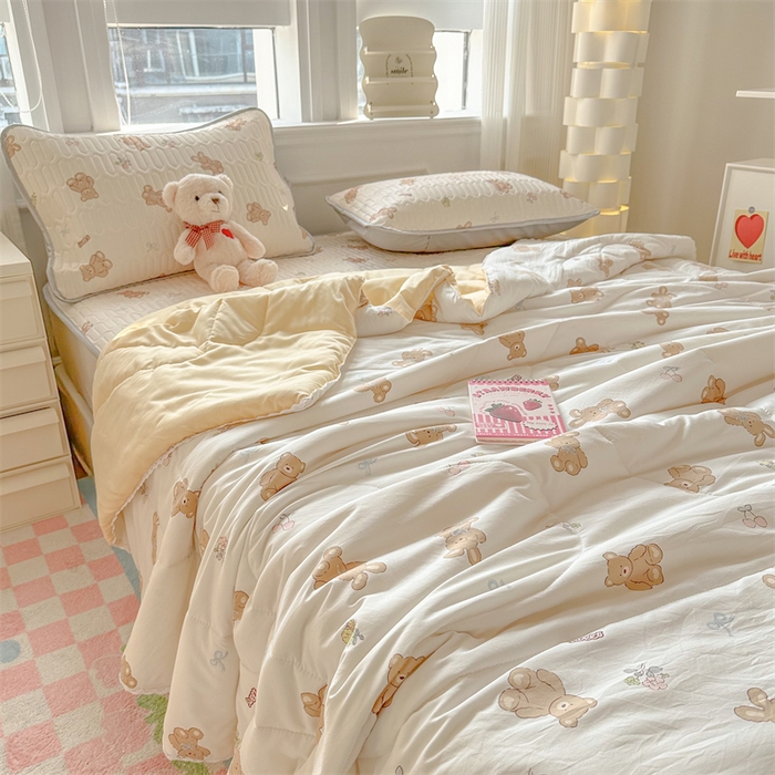 91家纺网 家纺一手货源 找家纺 慕尚家纺  2025春夏新款乳胶凉席水洗棉夏被夏凉被空调被三件套四件套 宝贝小熊