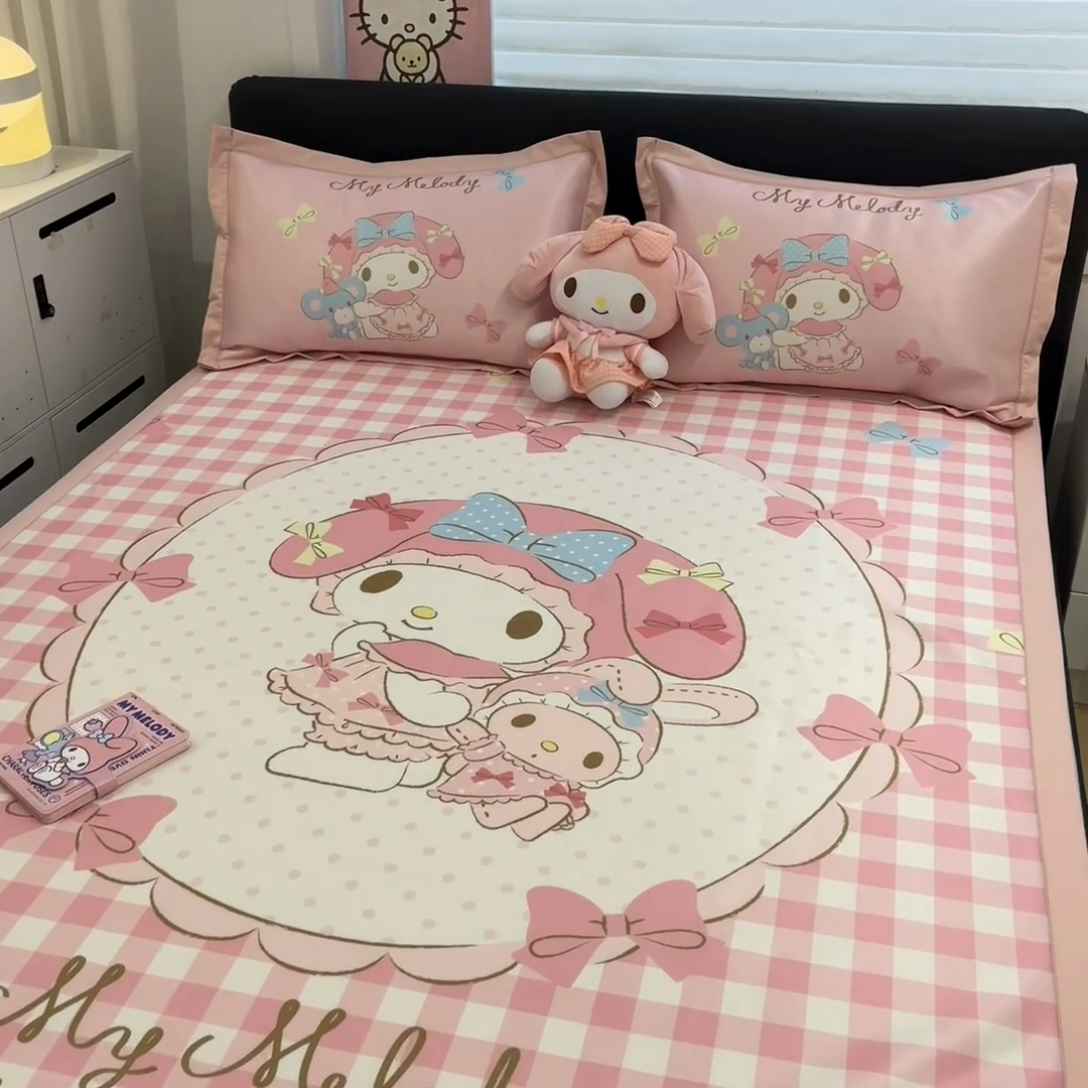 91家纺网 家纺一手货源 找家纺 （总）2025新款正版授权A类大版数码印花三丽鸥可机洗1200D冰丝凉席席子凉席可组合针织棉夏被四件套-平铺款