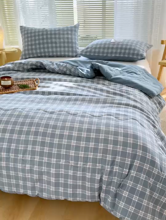 91家纺网 家纺一手货源 找家纺 2025新款无印风夏被 蓝大格