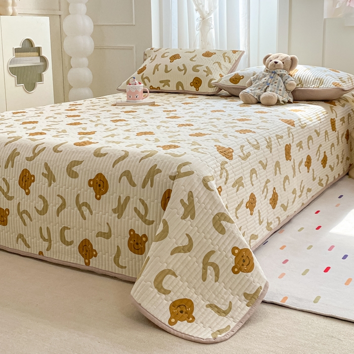 91家纺网 家纺一手货源 找家纺 顺顺家纺 2025新款全棉卡通夹棉床盖 熊熊降临