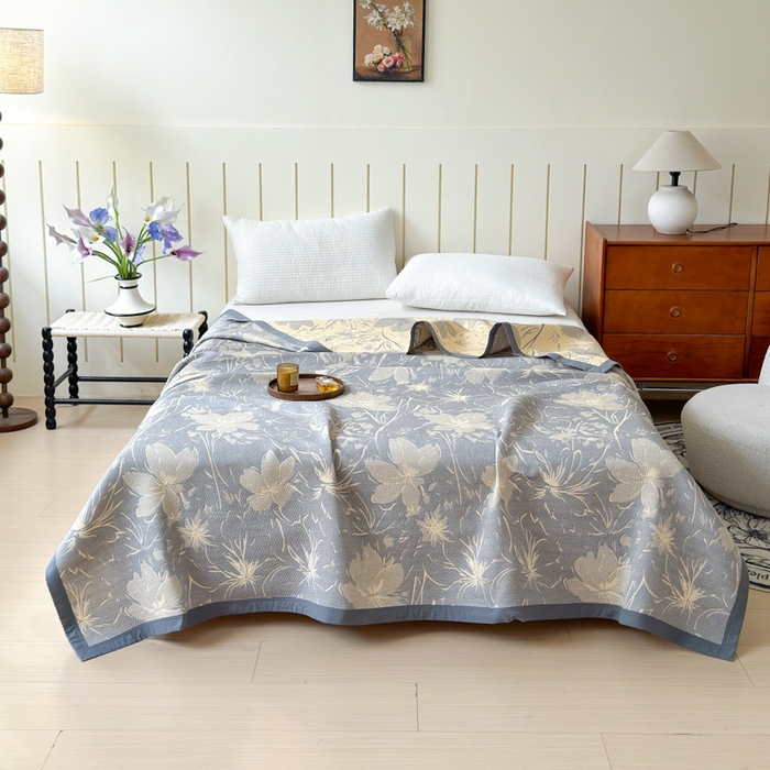 91家纺网 家纺一手货源 找家纺 2025新款A类纯棉针织三层纱提花多功能毯 灰色-序语