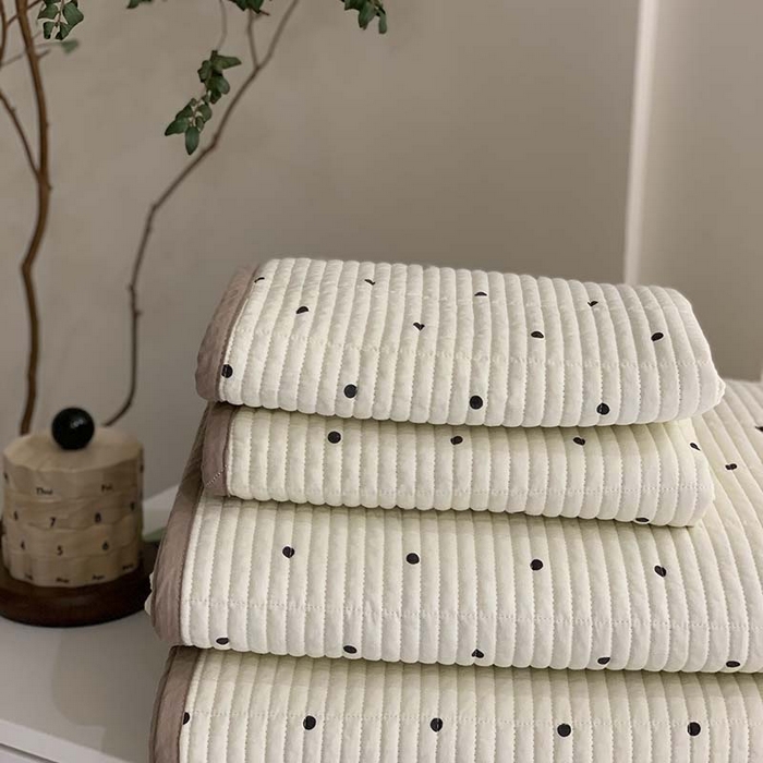 91家纺网 家纺一手货源 找家纺 汇庭 2025新款全棉床盖三件套-实拍 奶油波点