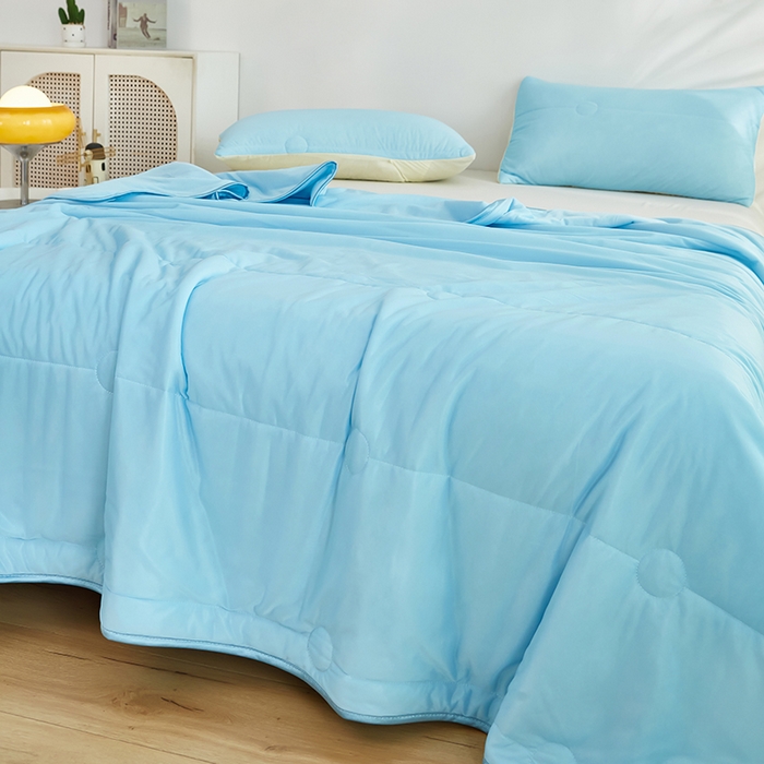 91家纺网 家纺一手货源 找家纺 柏薇 2025新款纯色冰激凌凉感丝夏凉被空调被 冰激凌夏被-月光蓝