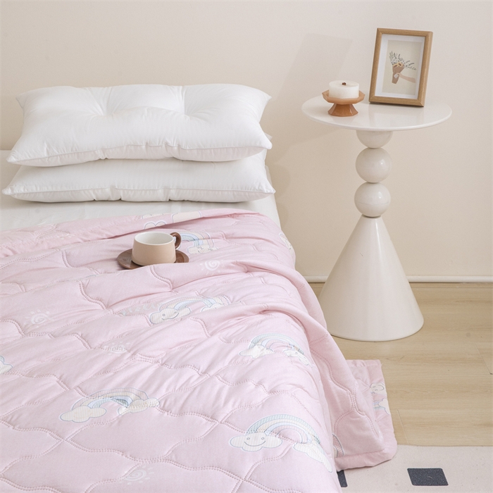 91家纺网 家纺一手货源 找家纺 席万佳 2025新款直播热款印花夏凉被空调被被子被芯水洗棉夏被 彩虹粉