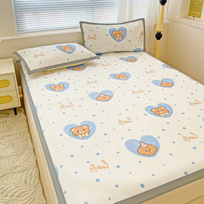 91家纺网 家纺一手货源 找家纺 富馨莱 2025新款平铺款冰藤印花凉席A类抗菌冰丝席支持定制尺寸 爱心小熊