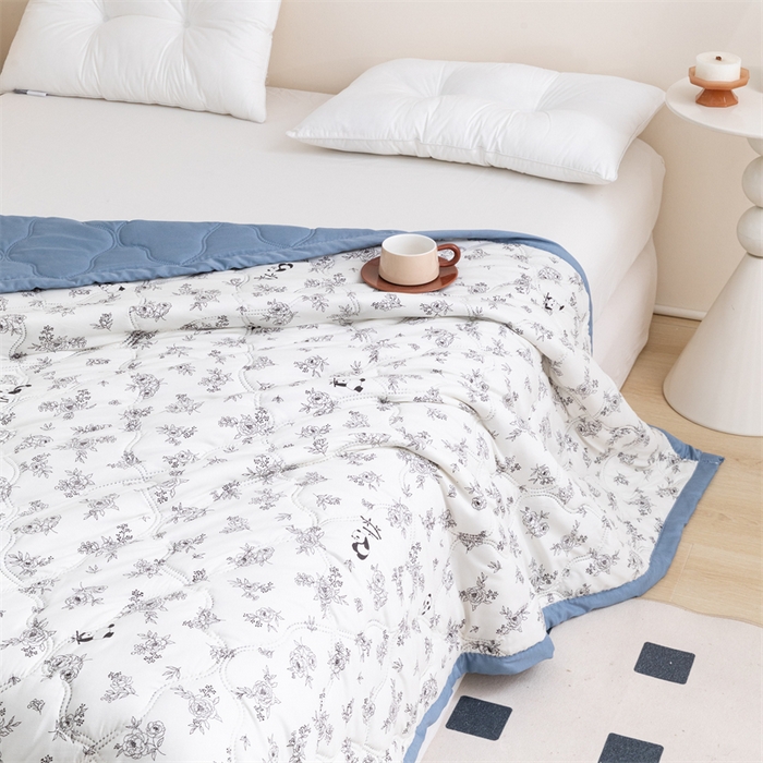 91家纺网 家纺一手货源 找家纺 梵心家纺 2025新款直播热款印花夏凉被空调被被子被芯水洗棉夏被 熊猫物语