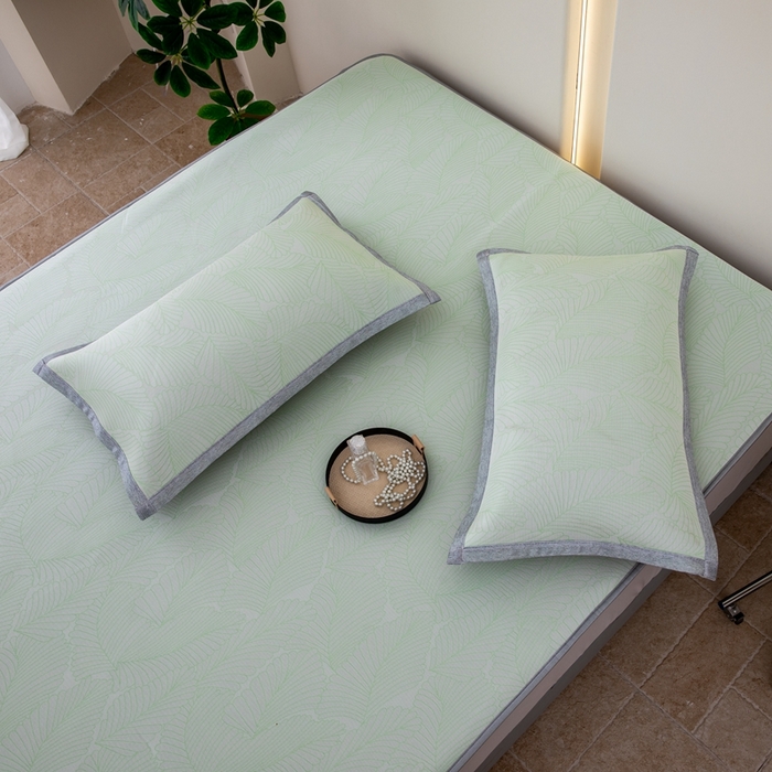 91家纺网 家纺一手货源 找家纺 凌云家纺  2025新款提花凉感冰丝席床笠款三明治凉席三件套 春韵-绿