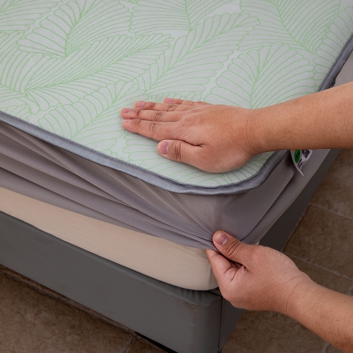 91家纺网 家纺一手货源 找家纺 凌云家纺  2025新款提花凉感冰丝席床笠款三明治凉席三件套 春韵-绿