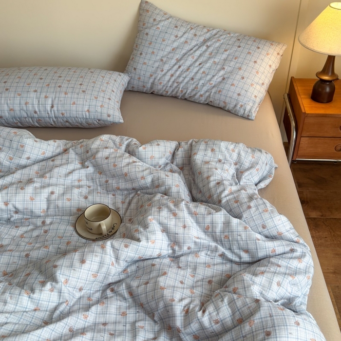 91家纺网 家纺一手货源 找家纺 曲之慕2025新款A类母婴级有氧全棉纯棉双层纱印花四件套 韩系小熊-兰