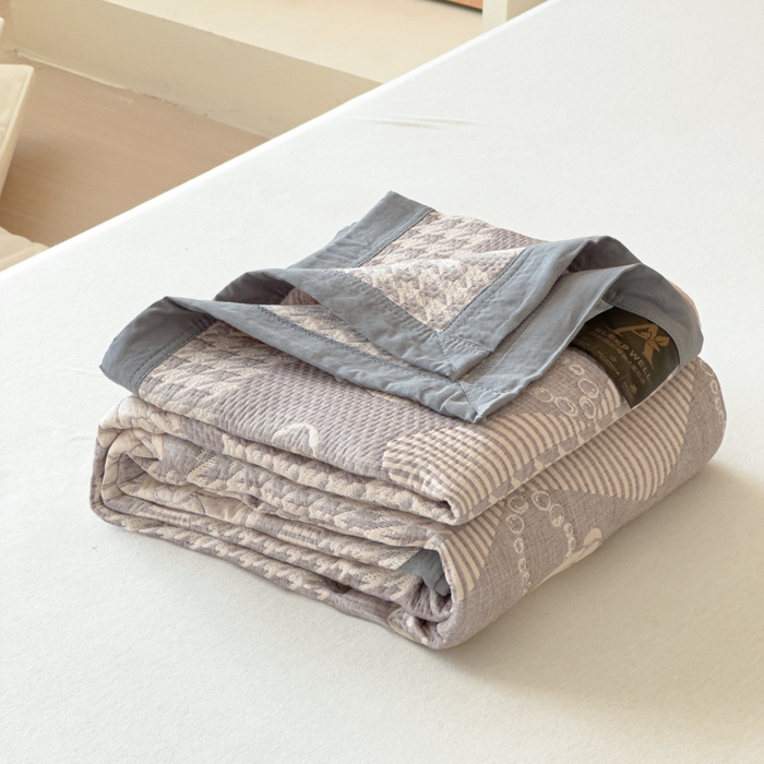 91家纺网 家纺一手货源 找家纺 2025新款A类纯棉针织三层纱提花多功能毯 灰色-花园