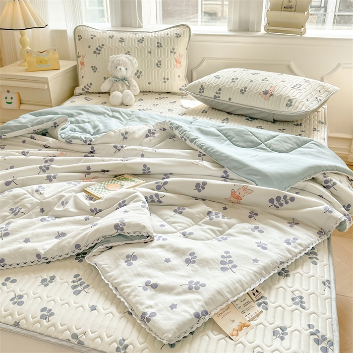 91家纺网 家纺一手货源 找家纺 慕尚家纺  2025春夏新款乳胶凉席水洗棉夏被夏凉被空调被三件套四件套 兔稚