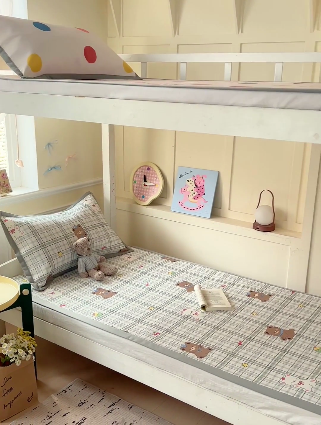 91家纺网 家纺一手货源 找家纺 富馨莱 2025新款学生平铺款冰藤印花凉席A类抗菌冰丝席支持定制尺寸 格子熊